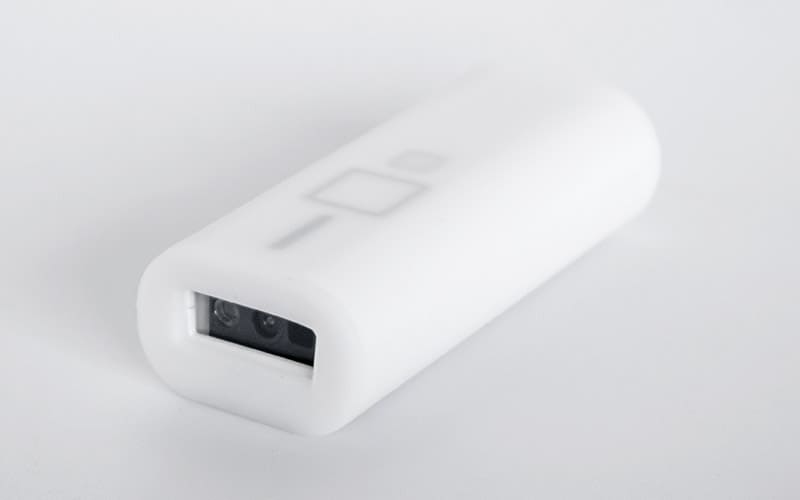 エフケイシステム QR対応 抗菌ワイヤレスバーコードリーダー BP-200C Plusが防滴シリコンジャケットを装着したイメージ。