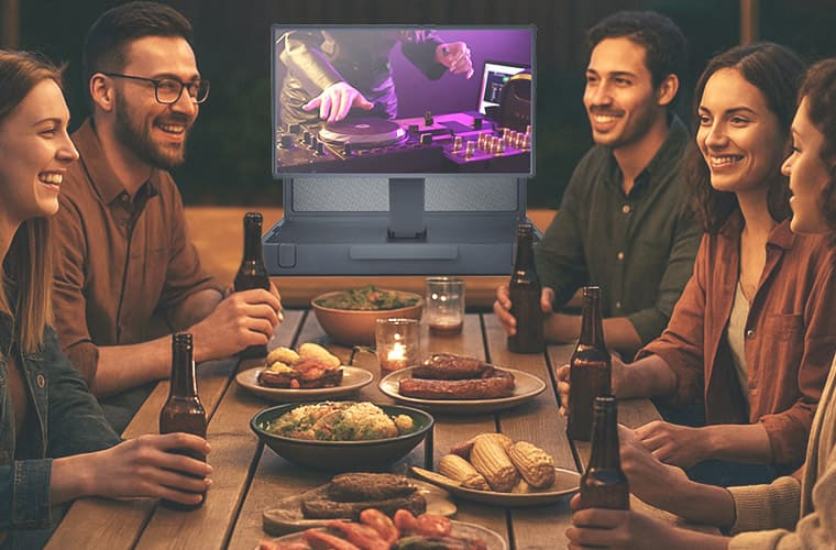 アタッシュケース型 AndroidタブレットPC PAP-270をパーティ会場で音響システムとして活用しているイメージ