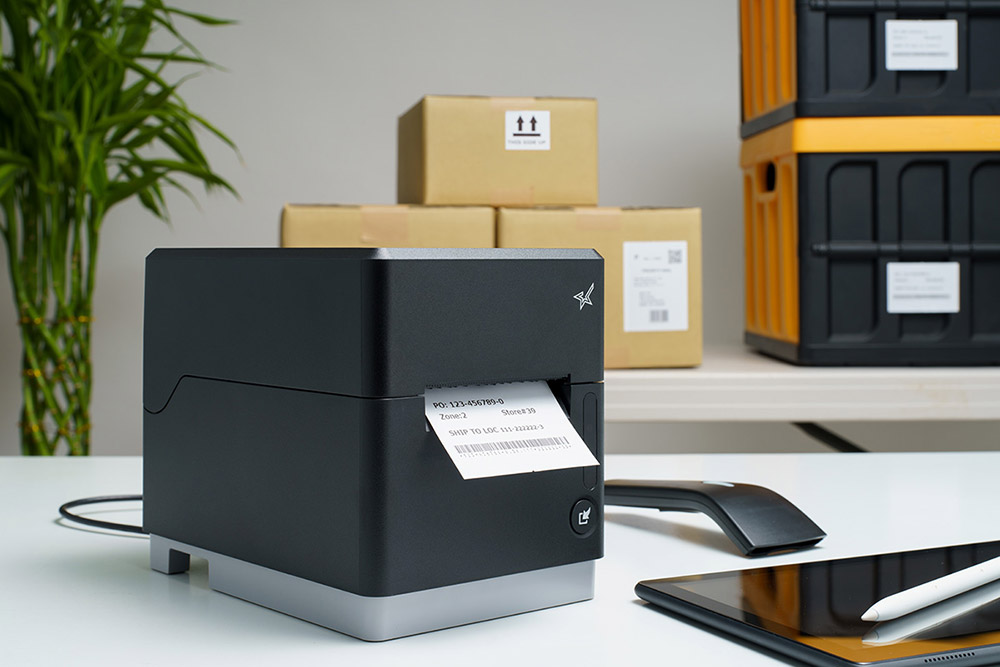 スター精密 ３インチ ラベルプリンター mC-Label3シリーズ（MCL32CI / MCL32CBI）の利用イメージ。オプションのバーコードリーダー「BCR-POP1」と接続している様子。